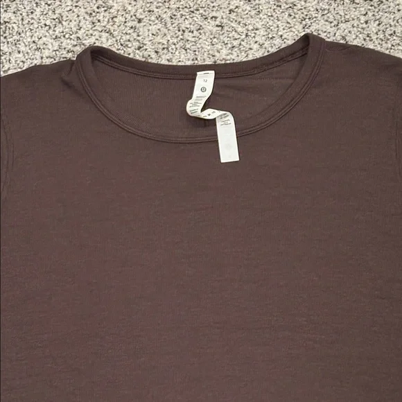Lululemon womens hold tight long sleeve, dark brown, size 12 - Picture 2 of 2